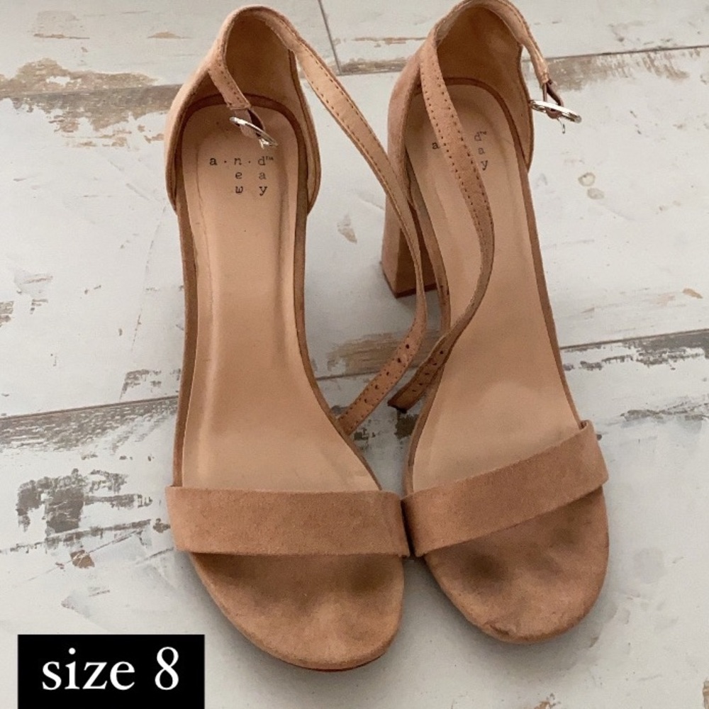 Nude Pumps